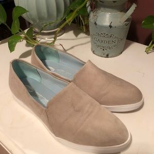 Dr. Scholl’s slip memory foam shoes